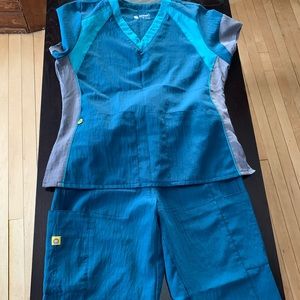 WonderWink four stretch scrub set